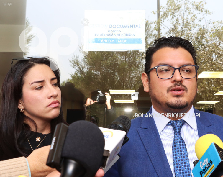 ABOGADOS-VICEPRESIDENTA-VERONICA-ABAD