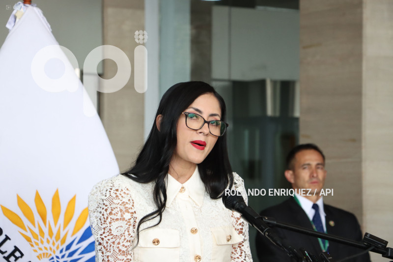 VIVIANA-VELOZ-RUEDA-PRENSA