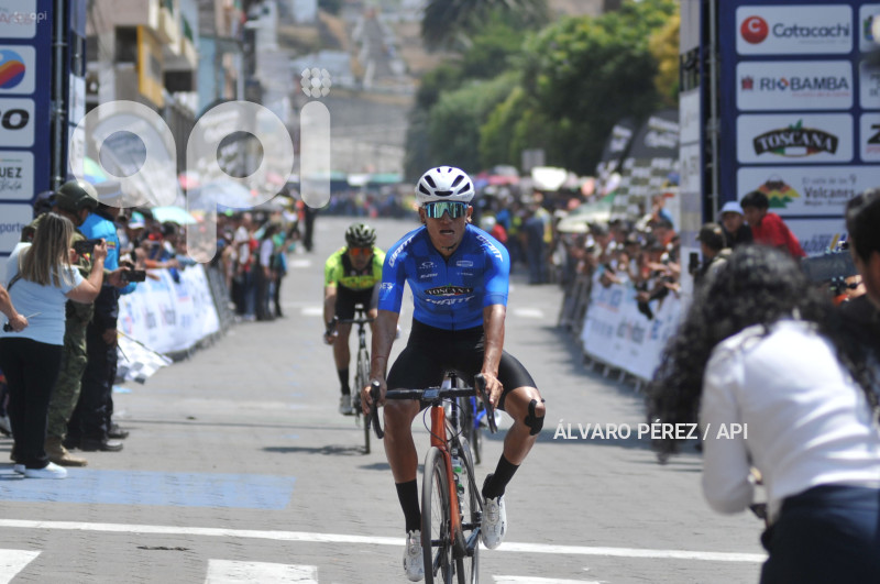 VUELTA-CICLISTICA-ARENAL-ALAUSI