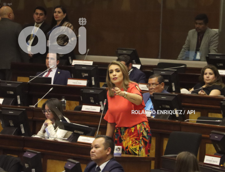 VERONICA-ABAD-ASAMBLEA