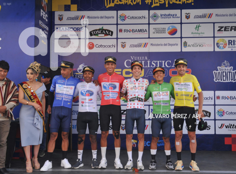 VUELTA-CICLISTICA-ARENAL-ALAUSI
