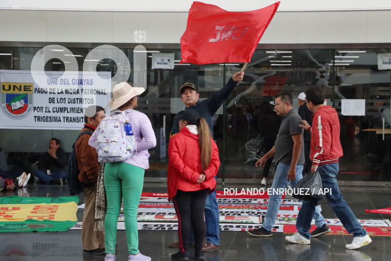 UNE-TOMA-MINISTERIO-ECONOMIA