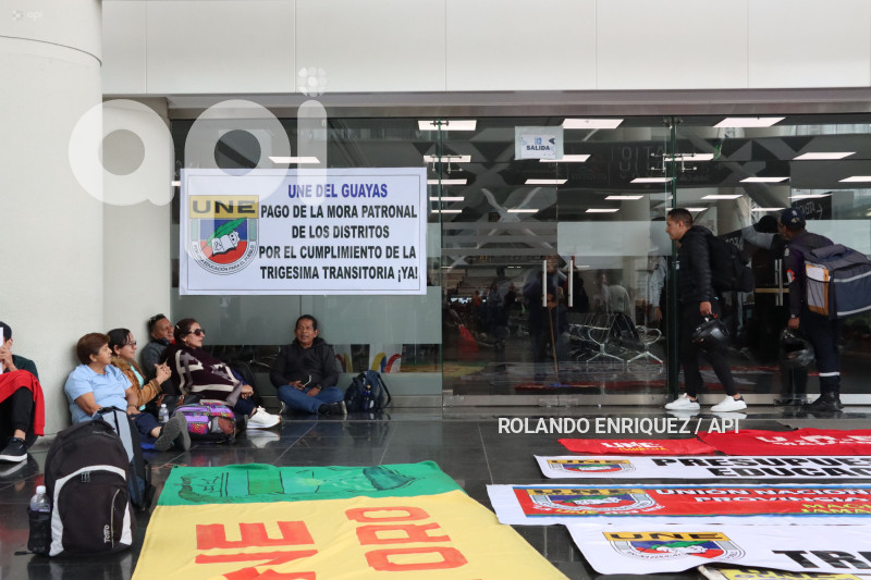 UNE-TOMA-MINISTERIO-ECONOMIA