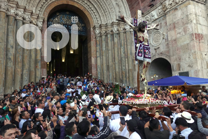 CUENCA-PROSECION SEÑOR GIRON
