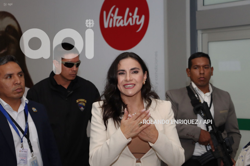 ARRIBO-VERONICA-ABAD