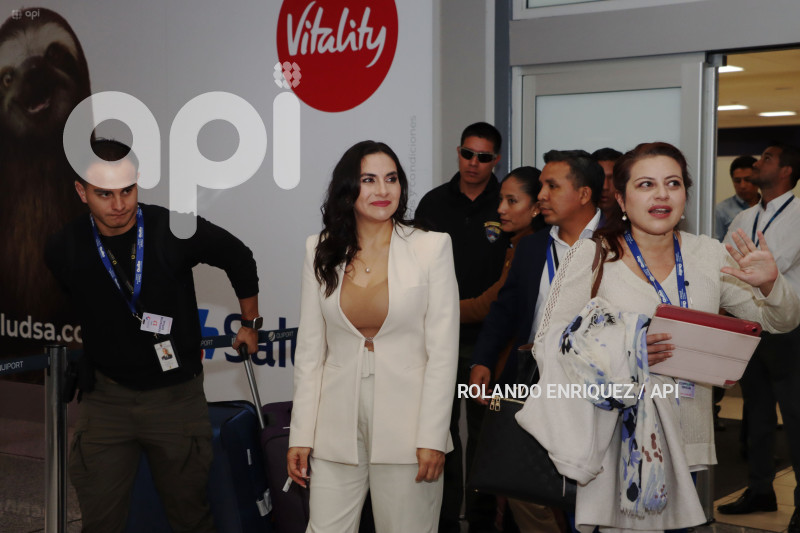 ARRIBO-VERONICA-ABAD
