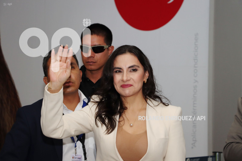 ARRIBO-VERONICA-ABAD