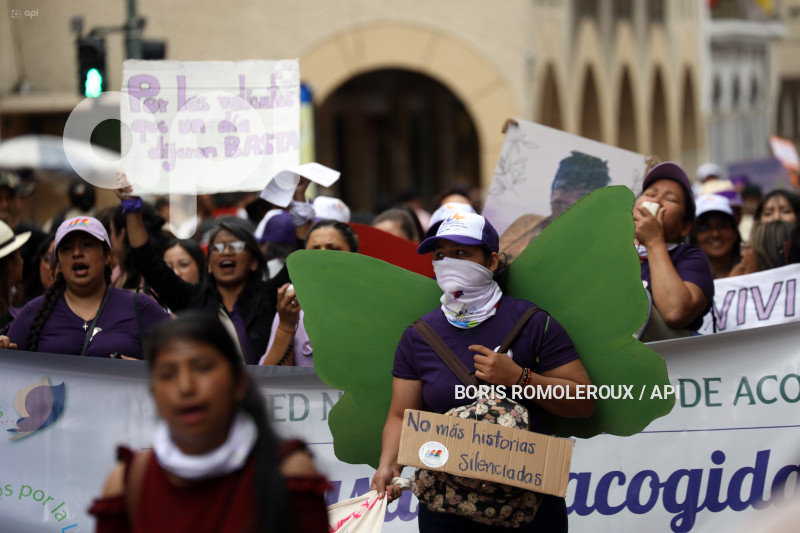 CUENCA-MARCHA-NO VIOLENCIA A LA MUJER