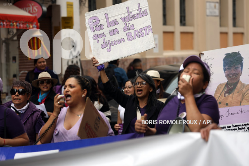 CUENCA-MARCHA-NO VIOLENCIA A LA MUJER