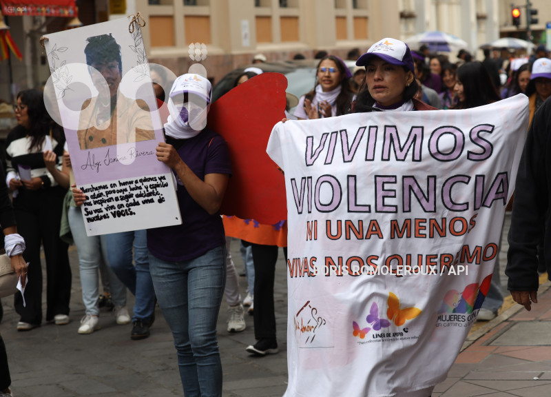 CUENCA-MARCHA-NO VIOLENCIA A LA MUJER
