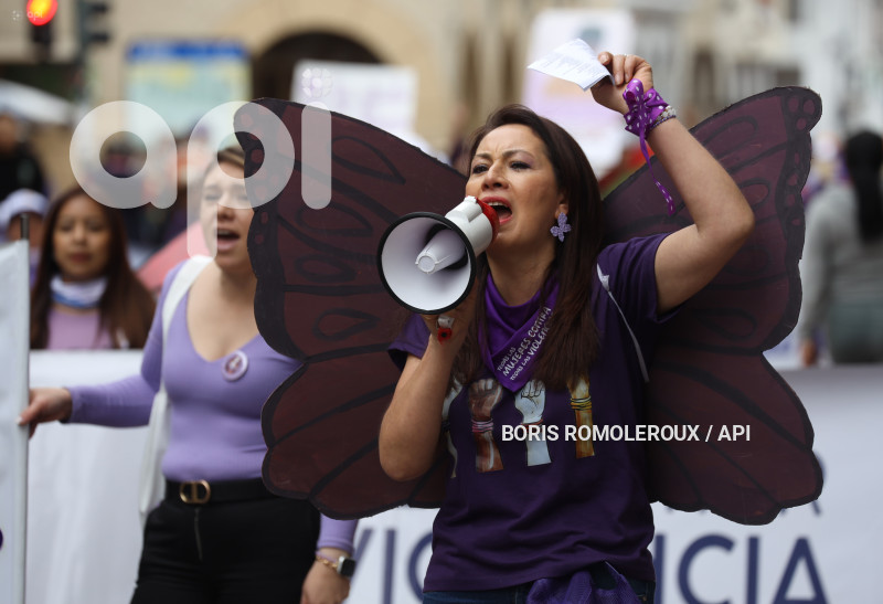 CUENCA-MARCHA-NO VIOLENCIA A LA MUJER