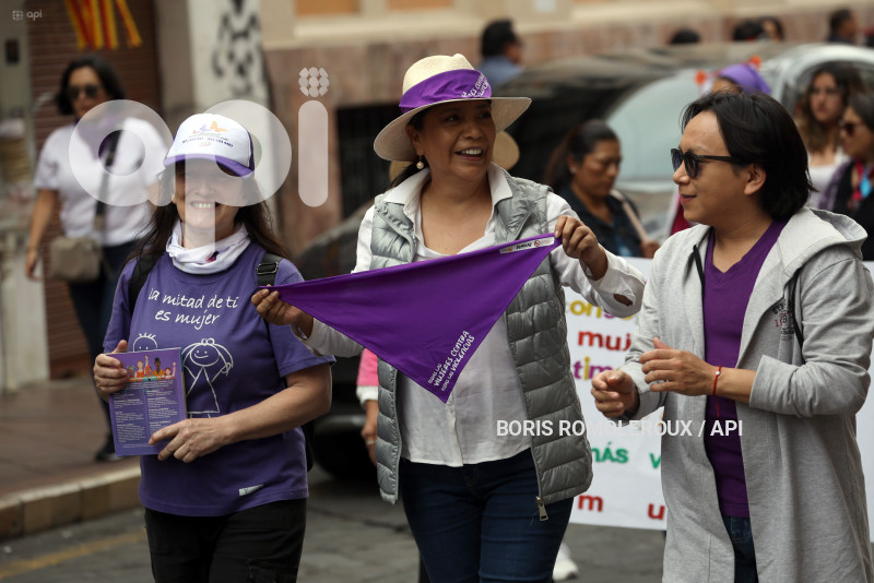 CUENCA-MARCHA-NO VIOLENCIA A LA MUJER