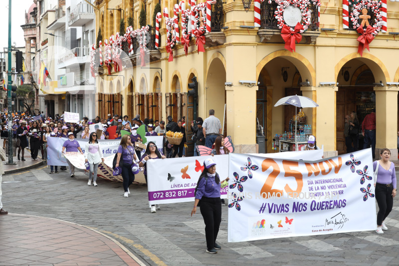 CUENCA-MARCHA-NO VIOLENCIA A LA MUJER