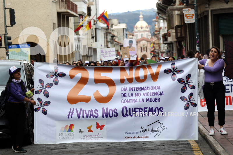 CUENCA-MARCHA-NO VIOLENCIA A LA MUJER