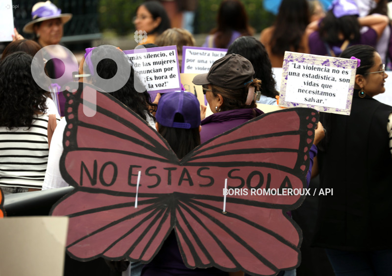 CUENCA-MARCHA-NO VIOLENCIA A LA MUJER