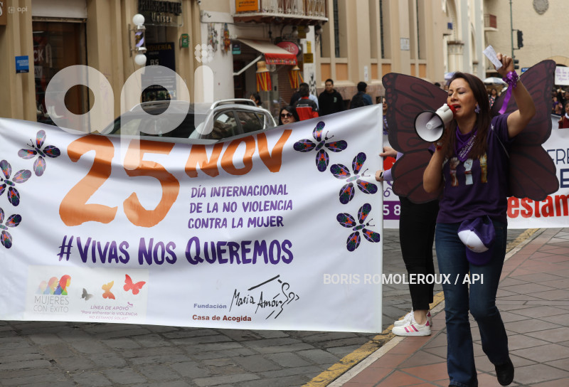 CUENCA-MARCHA-NO VIOLENCIA A LA MUJER