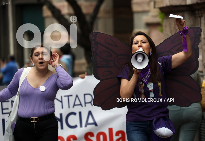 CUENCA-MARCHA-NO VIOLENCIA A LA MUJER