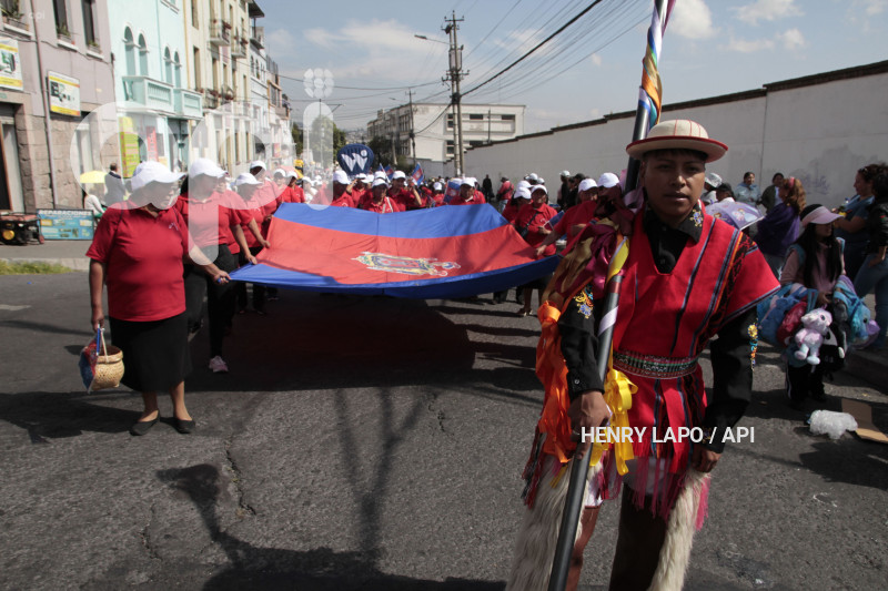 DESFILE-MERCADOS-DE-QUITO