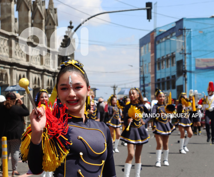 DESFILE-MERCADOS-DE-QUITO