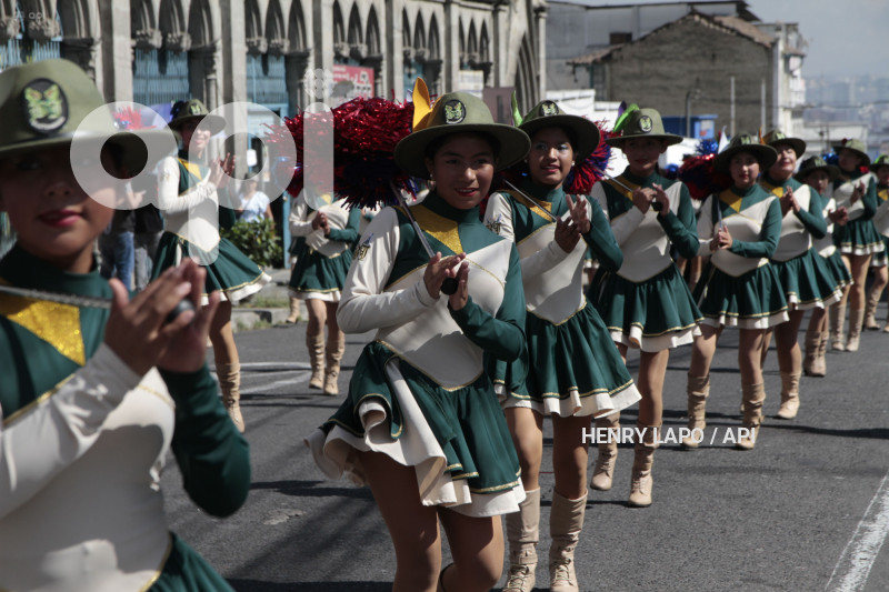 DESFILE-MERCADOS-DE-QUITO