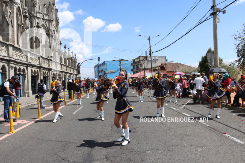 DESFILE-MERCADOS-DE-QUITO
