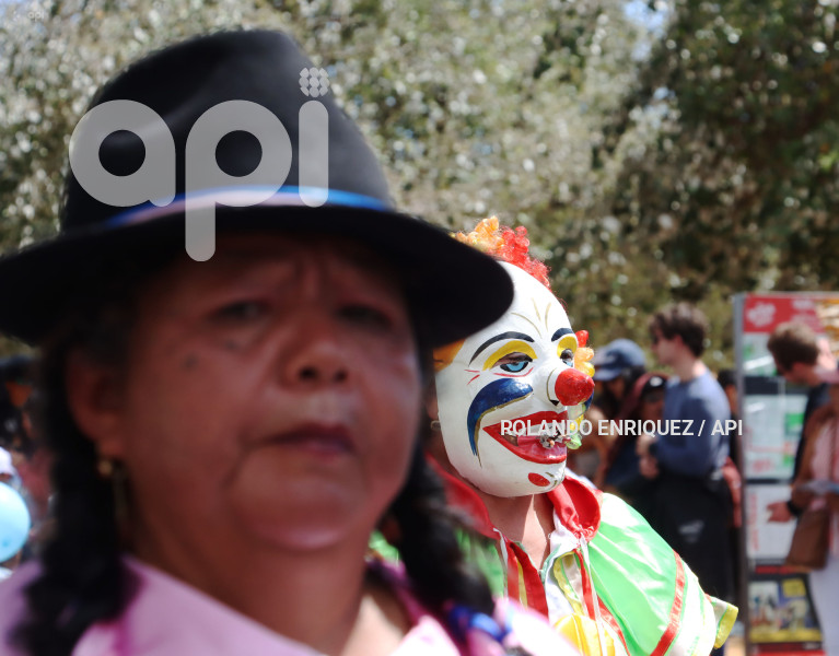 DESFILE-MERCADOS-DE-QUITO