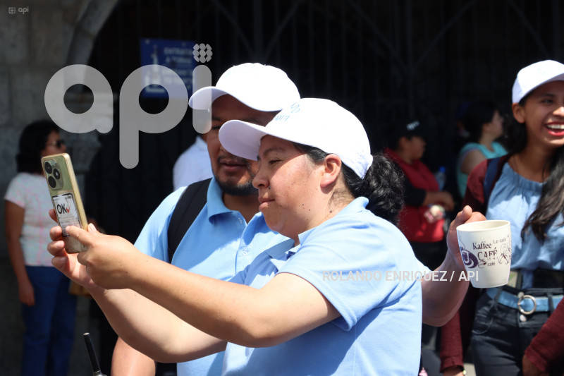 DESFILE-MERCADOS-DE-QUITO