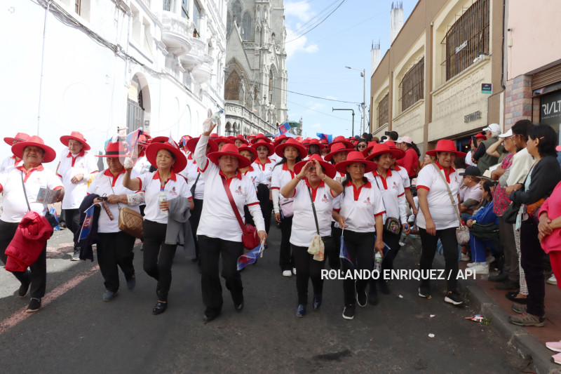 DESFILE-MERCADOS-DE-QUITO
