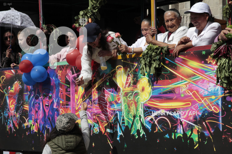 DESFILE-MERCADOS-DE-QUITO