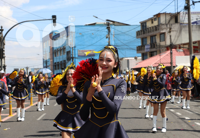 DESFILE-MERCADOS-DE-QUITO