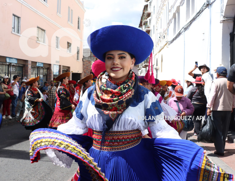 DESFILE-MERCADOS-DE-QUITO
