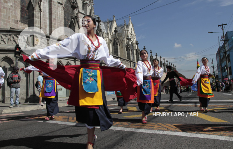 DESFILE-MERCADOS-DE-QUITO