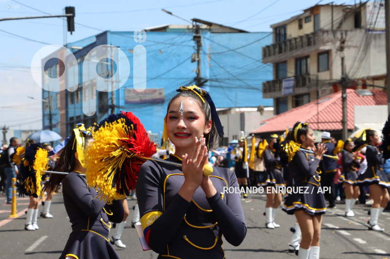 DESFILE-MERCADOS-DE-QUITO