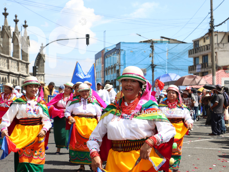 DESFILE-MERCADOS-DE-QUITO