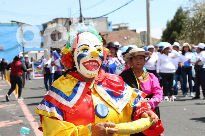 DESFILE-MERCADOS-DE-QUITO