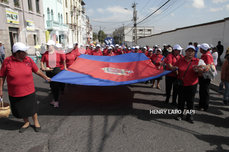 DESFILE-MERCADOS-DE-QUITO