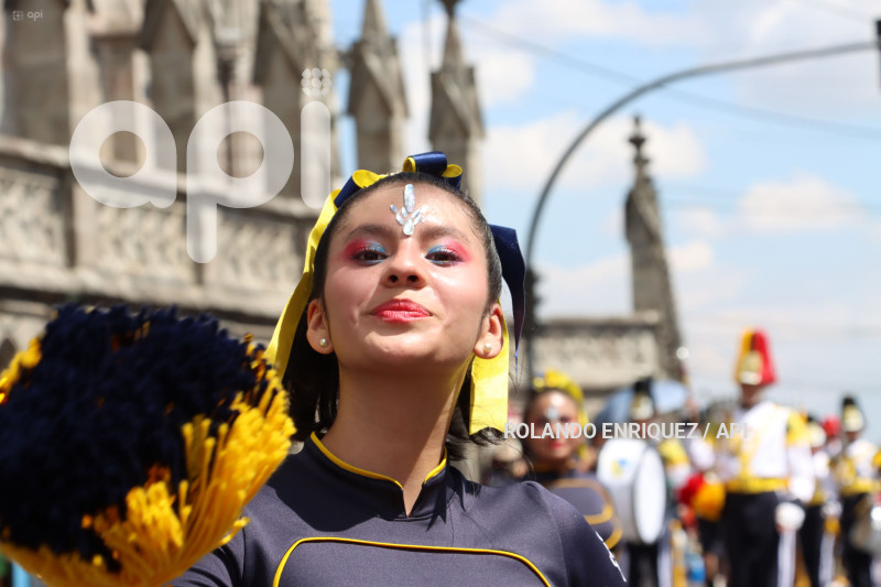 DESFILE-MERCADOS-DE-QUITO