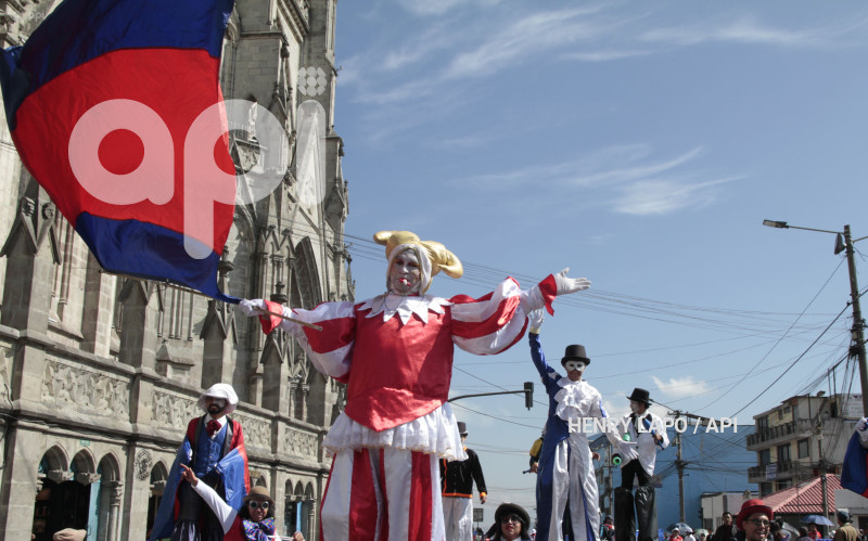 DESFILE-MERCADOS-DE-QUITO