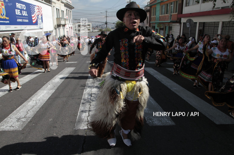 DESFILE-MERCADOS-DE-QUITO