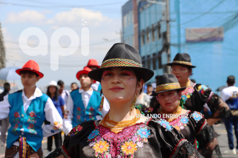 DESFILE-MERCADOS-DE-QUITO
