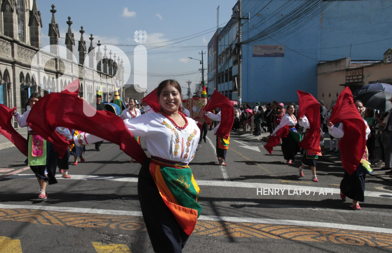 DESFILE-MERCADOS-DE-QUITO