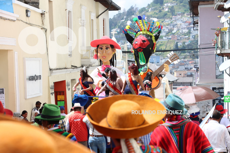 DESFILE-MERCADOS-DE-QUITO