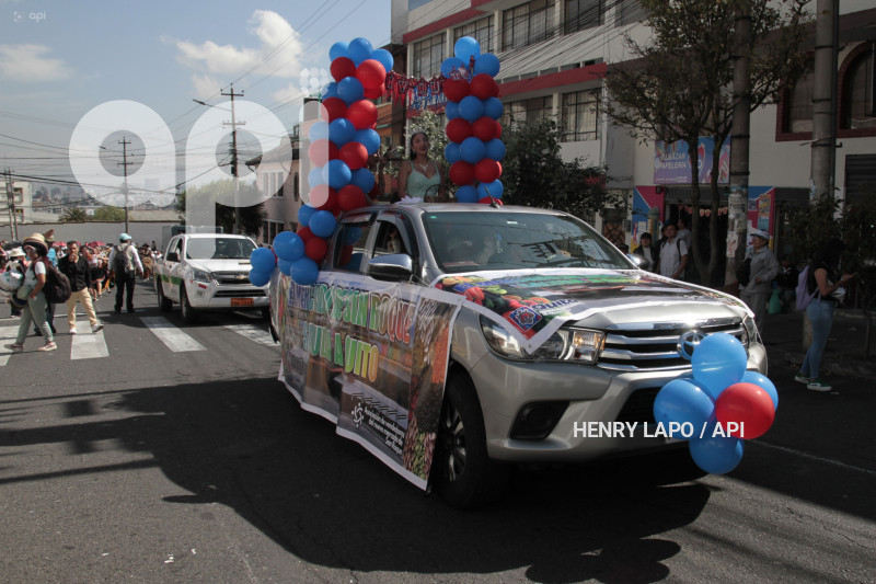DESFILE-MERCADOS-DE-QUITO