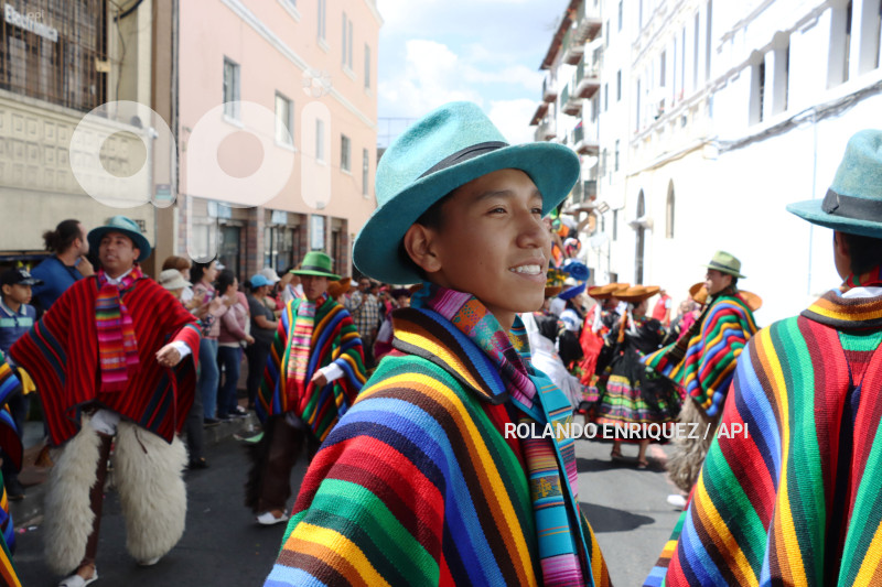 DESFILE-MERCADOS-DE-QUITO