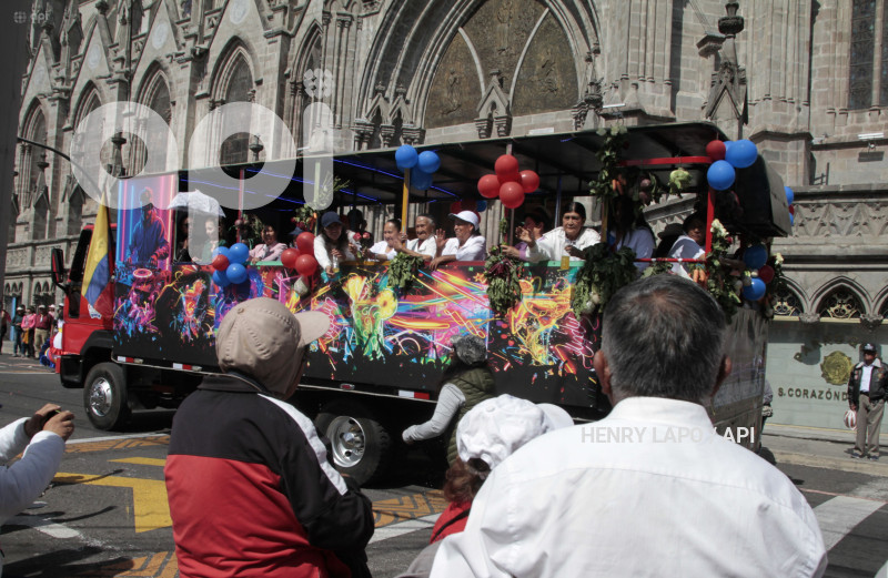DESFILE-MERCADOS-DE-QUITO