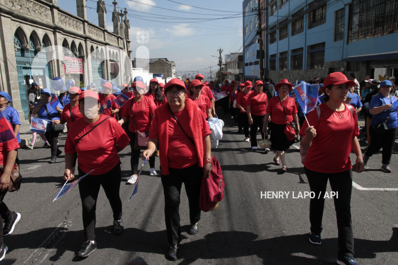 DESFILE-MERCADOS-DE-QUITO