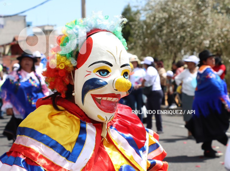 DESFILE-MERCADOS-DE-QUITO