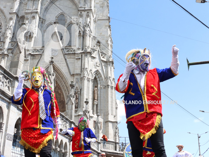 DESFILE-MERCADOS-DE-QUITO