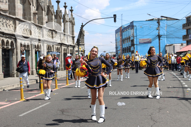 DESFILE-MERCADOS-DE-QUITO