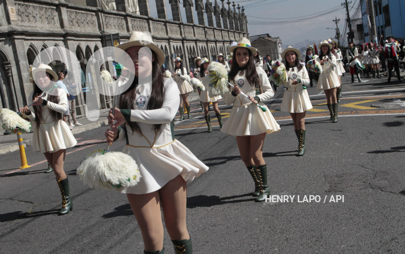 DESFILE-MERCADOS-DE-QUITO